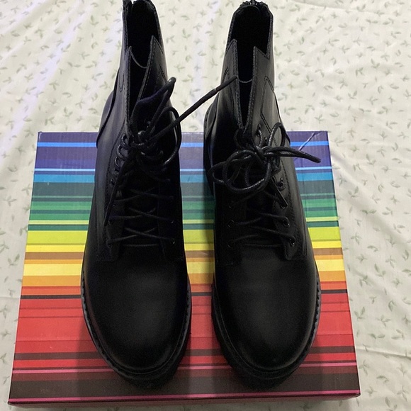 She & in, boots in excellent condition - Picture 3 of 13